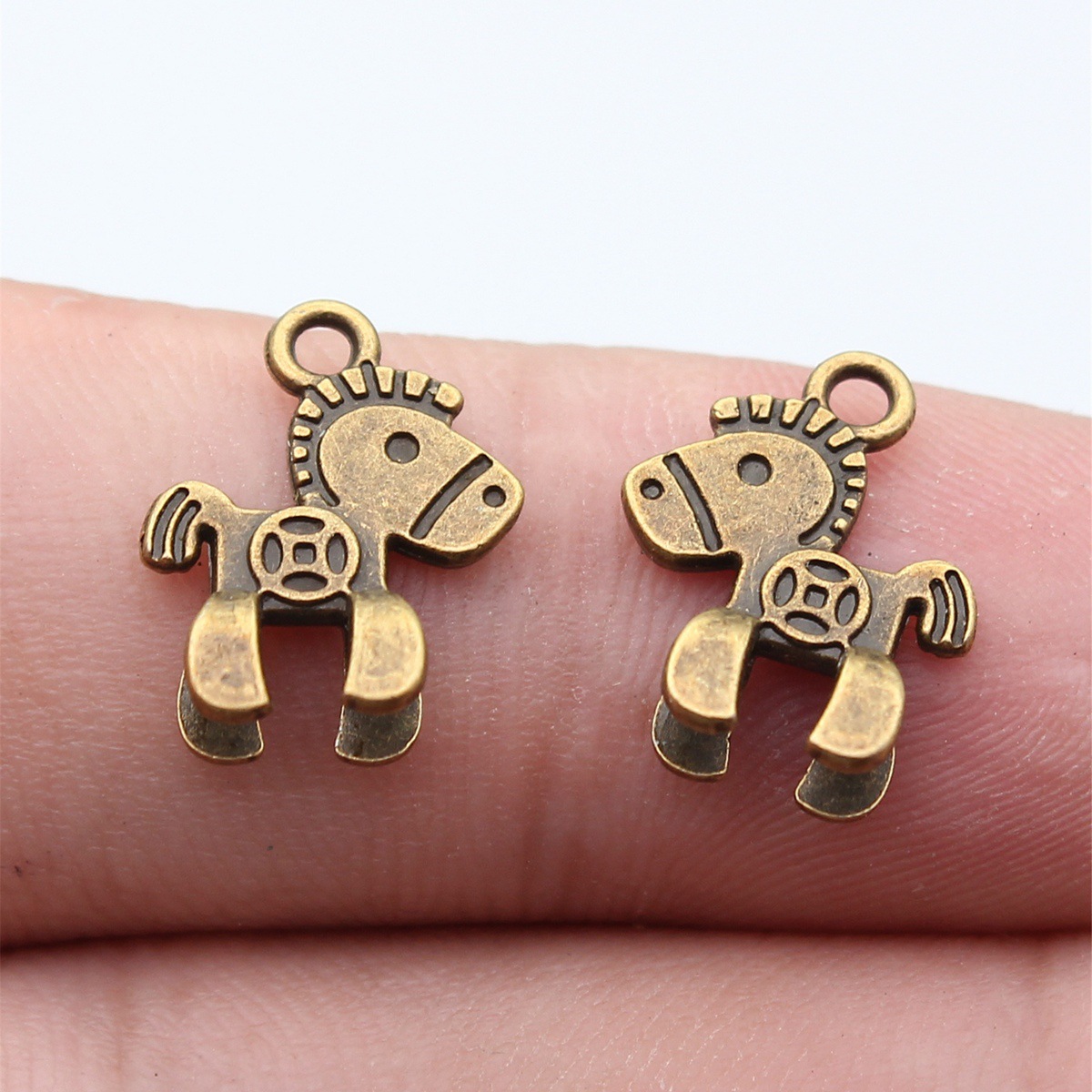 Vintage Fashion Now - 40 個 15x11x4.2mm 2 色アンティークシルバーカラーアンティークブロンズカラーゲットリッチナウホースチャームジュエリーアクセサリー