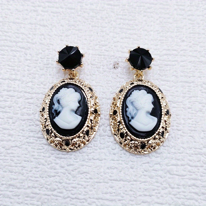 ヴィンテージレディクイーンレリーフオーバルアクリルイヤリング - Vintage Fashion Queen のレビューと価格